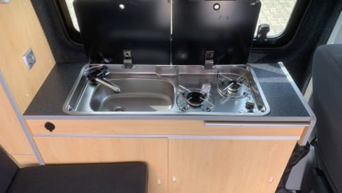 2p Volkswagen campervan uit 2015