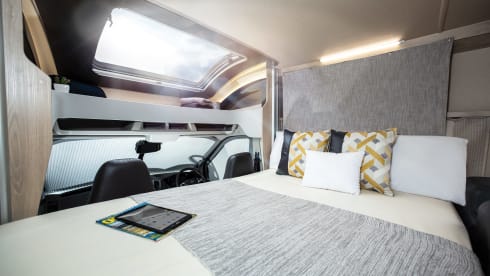 Autotrail F60 – Motorhome – Sleeps 4 – Travels 4