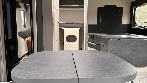 170 PK automaat – very nice, extra spacious, all seasons, 4p semi-integrated 2022, automatic