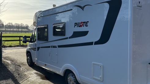 Piloot – Pilote camper - a big people camper! fully furnished!