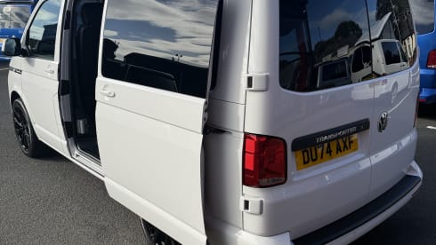 VW Campervan SWB – VW Transporter 6.1 | Camper King Brand New Conversion 