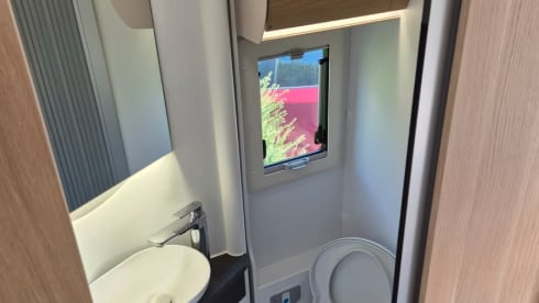 16. Luxe Adria Matrix 600 voor 4 personen