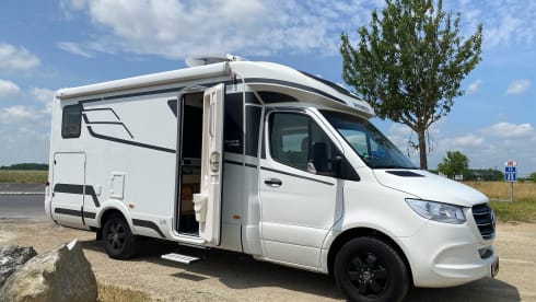 De luxe camper – 2 pers. Hymer Whiteline B600 with air conditioning semi-integrated from 2020