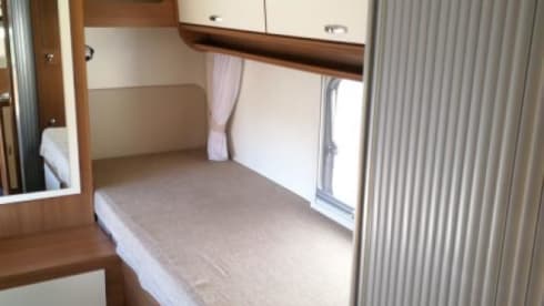 B-type – Luxury motorhome, semi-integrated with length beds