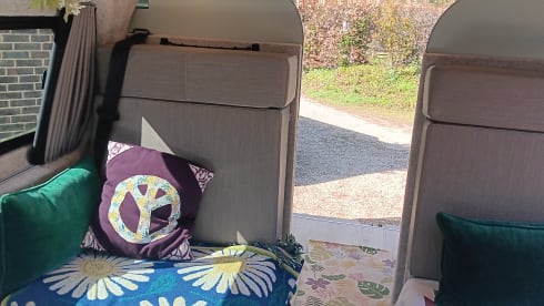 DUSTY – FORD TRANSIT CUSTOM HIGH TOP - UP TO 5 BERTH