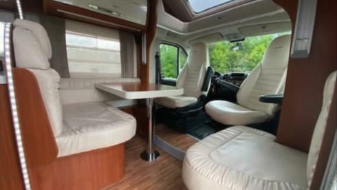 Beautiful camper with the most ideal layout, park your car inside for free