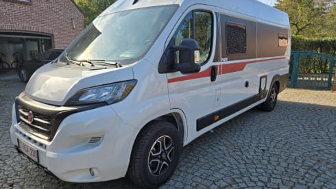 Pilote Xplorer – New bus camper Pilote Vega_630J