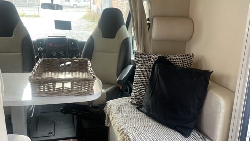 DAFFY – Nice family camper alcove 5 seats and 6 sleeping places