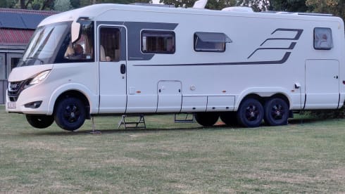 Highway Haven – 5-person Hymer integrated from 2021 (Mercedes) 
