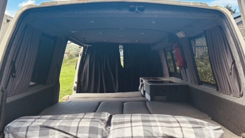 Readers (ready for anything) – 2 berth Volkswagen campervan from 2002