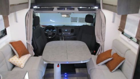 Vacanza 5 Stelle  – Camper Chausson Titanium 708