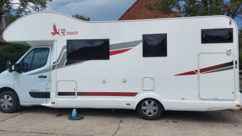 Nice spacious camper with all the necessary amenities