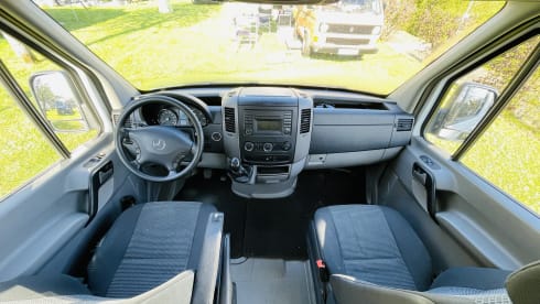 Benny_theBenz – Stylish Mercedes Sprinter Bus Camper