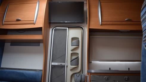 Ford Benimar  – Comfortabele familiecamper met 6 slaapplaatsen compleet ingericht