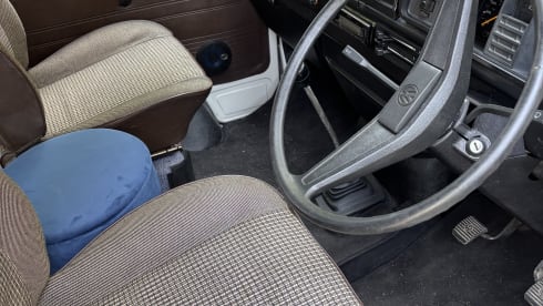 Freddie – Cosy Camper for 2, full awning - 1980's VW T3 high-top