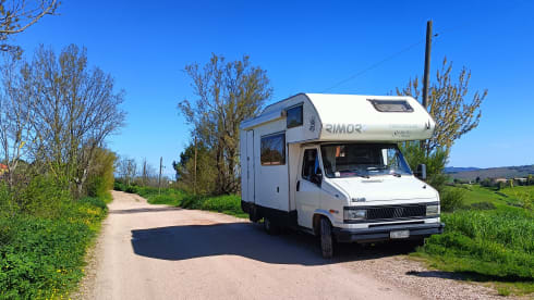 Greenshare – Camper Time Machine: Vintage Travel for Epic Adventures!