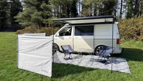 Freddie – 4 berth Volkswagen campervan from 2018 (Air con, Diesel heater and awning)