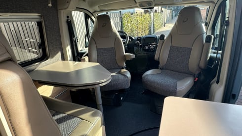Dethleffs 600 Buscamper - 2023 - Automaat - 2 personen