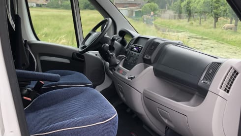 Very neat 4 person Dethleffs family camper!