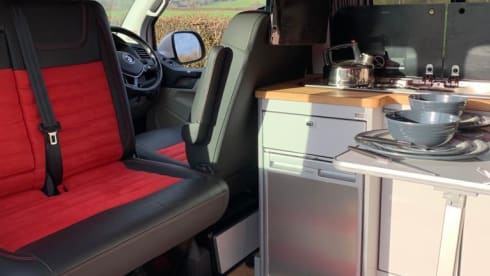 Oska – Stunning 4 Berth VW T6 Campervan
