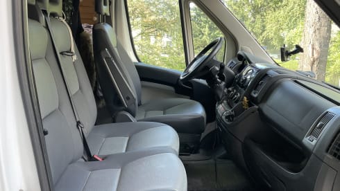 Tutu – Self-sufficient, cozy van in boho style