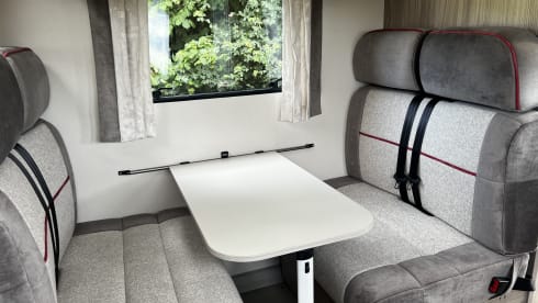 GO-VORNY – 6 berth Peugeot semi-integrated from 2021 free WI-FI 