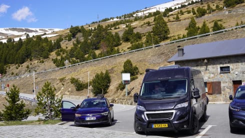 Tourne 6.4 – New Bus Camper for Rent Peugeot Boxer