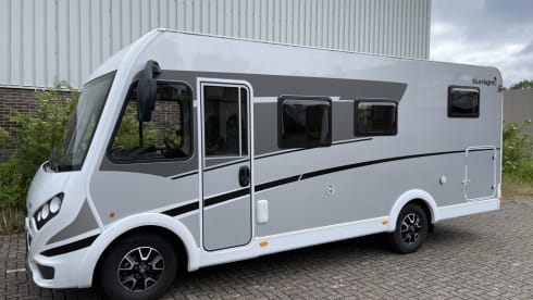 13/21 – Luxurious, complete camper with length beds and a pull-down bed!