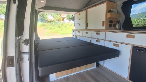Vrijheid op vier wielen: huur deze fijne VW T6 camper!
