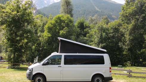 4-person Volkswagen with pop-up roof and long wheelbase for extra space