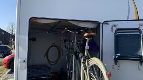 Bennie – Benimar Alcove camper - 5 persons - family camper 