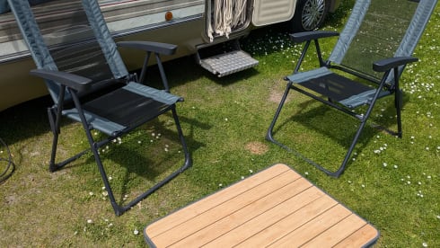 Harry – 5P Camper (Airfryer, Dolce Gusto, TV, Cool box, JBL box, bicycle carrier)