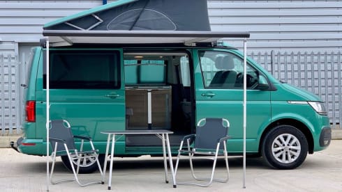 Khaya the Kamper – VW California Coast - Modello 2021 - Verde foglia di alloro.