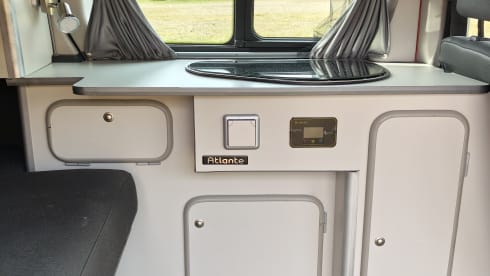 CAMPING-CAR SUPER COMPACT 2 PERSONNES CLIMATISATION RÉGULATEUR DE VITESSE PANNEAU SOLAIRE 