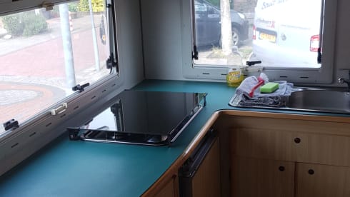 Beautiful camper for family, two people or alone (surf trip)