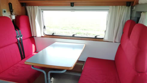 Complete and compact 5-person house on wheels