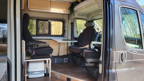 Buszz – Hymer RIo '14, 4 seater/2 bedroom. Compact, surprisingly spacious