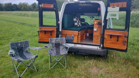 Mia – 2p Ford campervan from 2008