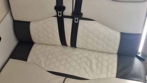 5 belts and 6 berth Fiat AutoRoller 747  year 2021