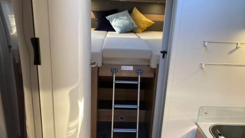 Roxi – Dethleffs Semi-integrated 4p from 2021 (Very nice and complete)