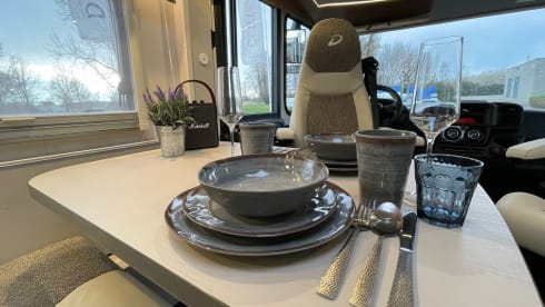'De Zwaluw' – Brand new! Dethleff's Trend 7057DBM