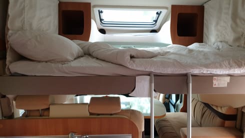 Golden Dream – Luxurious, bright, spacious, 4 pp Burstner camper