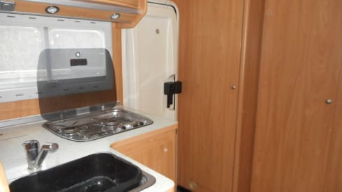 EASY 4 MOTORHOME HIRE JUST TURN UP AND GO