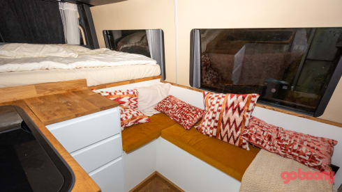 Bruce – Off-grid Mercedes-Benz camper!