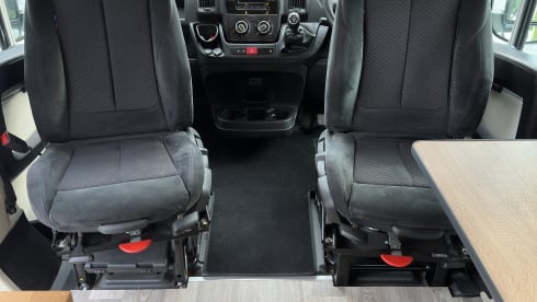 Henry – Citroën-Bus mit 2 Schlafplätzen aus dem Jahr 2017