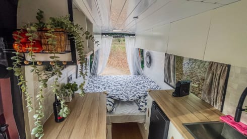 Very Spacious Luxury Off-Grid Camper – Freedom, Comfort & Adventure on Wheels!