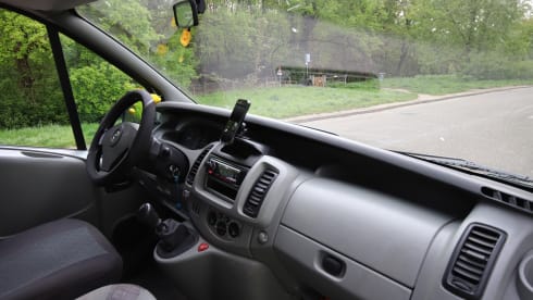 Viv – Handy and complete bus camper