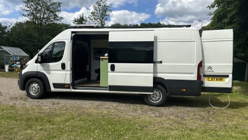 Reggie – Beautiful Family Campervan - Kids Bunks - Adults Double - Off Grid – Heater