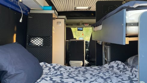 Blue Rambler – Peugeot Boxer bus camper from 2015