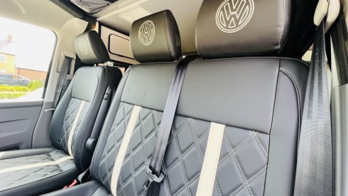 Barney – 'LUXURY' Volkswagen T6.1 Campervan 
